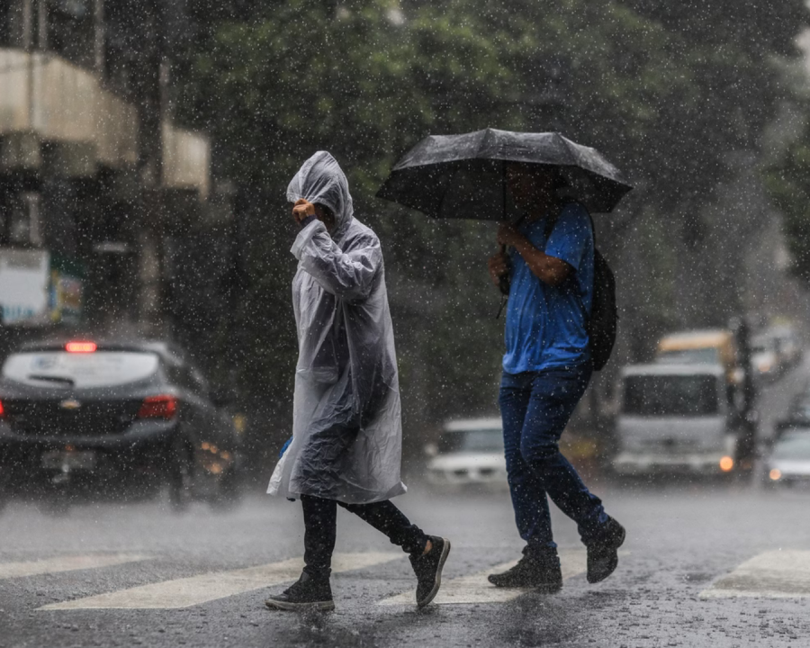 Belo Horizonte Registra Chuva de Intensidade Extremamente Forte; Defesa Civil em Alerta